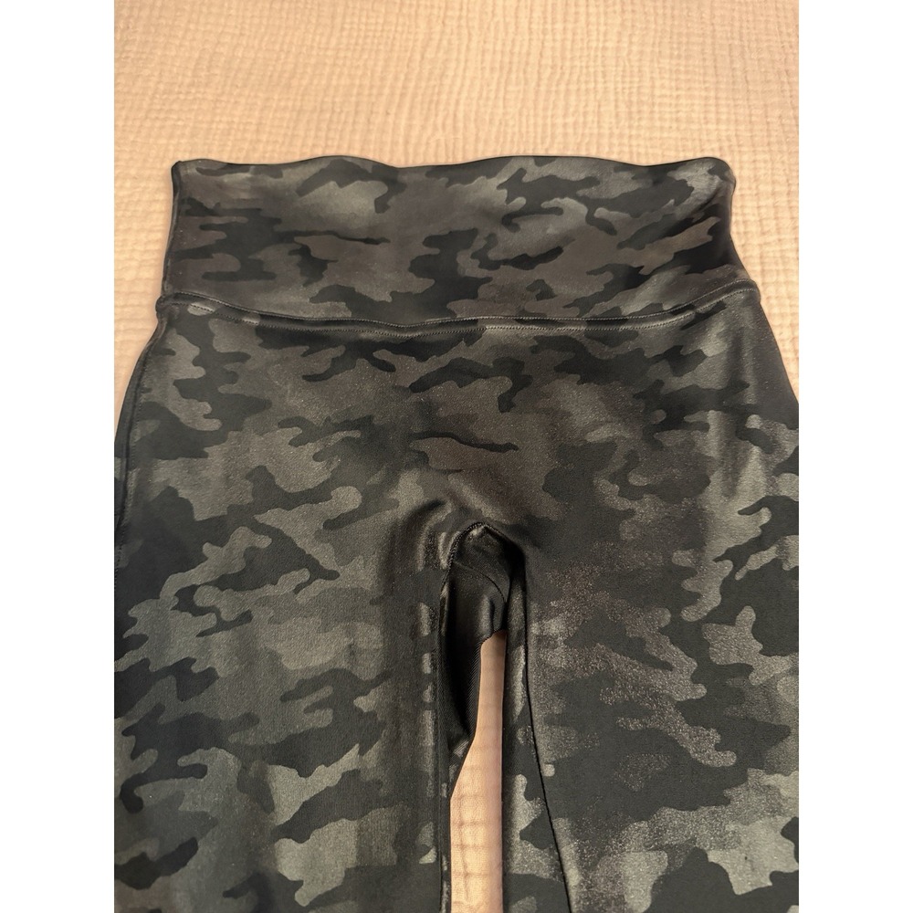 Spanx Matte Black Camo Leggings Size S Petite Mid Rise Slimming Shapewear NEW